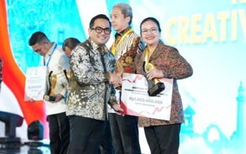 Walikota Semarang Agustina Wilujeng menerima penghargaan Terbaik III Kategori Creative Financing tingkat kota dari Kementerian Dalam Negeri RI yang digelar di Yogyakarta, Kamis 94/6/2026)
