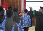 Walikota Semarang, Agustina Wilujeng memimpin pengambilan sumpah/janji dan penyerahan SK pengangkatan Pegawai Negeri Sipil (PNS) Kota Semarang formasi tahun 2025, Selasa (9/6/2026