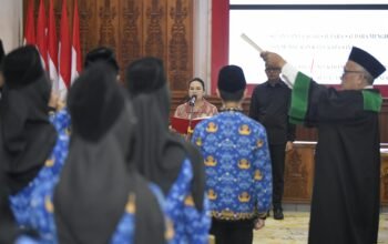 Walikota Semarang, Agustina Wilujeng memimpin pengambilan sumpah/janji dan penyerahan SK pengangkatan Pegawai Negeri Sipil (PNS) Kota Semarang formasi tahun 2025, Selasa (9/6/2026