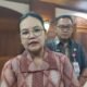 Walikota Semarang, Agustina Wiujeng saat diwawancarai awak media di Kompleks Balaikota Semarang.