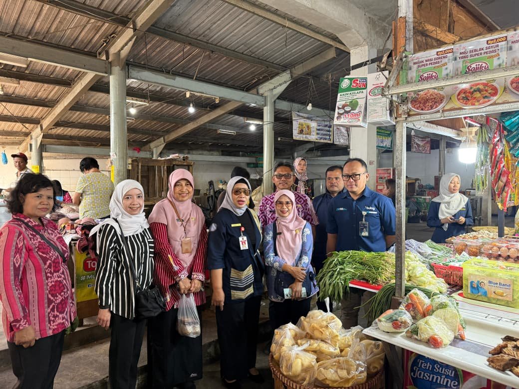 Kegiatan pemantauan harga bahan pangan oleh Pemerintah Kota Semarang bersama Tim Satgas Saber Harga dan Kualitas Pangan di Pasar Peterongan, Selasa (9/6/2026).