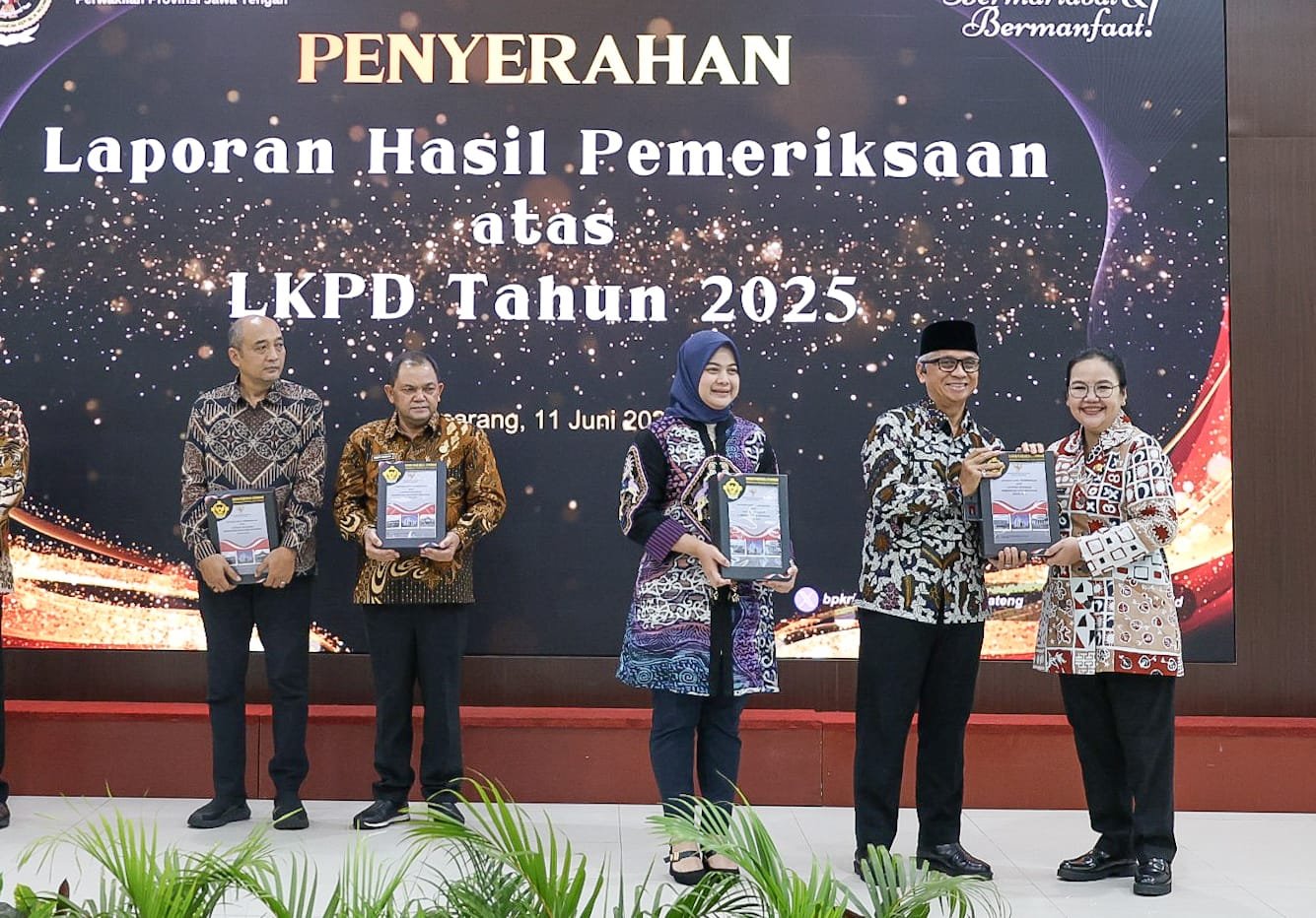 Walikota Semarang Agustina Wilujeng saat menerima Laporan Hasil Pemeriksaan (LHP) Badan Pemeriksa Keuangan (BPK), Rabu (10/6/2026).