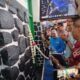 Direktur Utama PDAM Tirta Moedal Kota Semarang, Ady Setiawan saat memotong rangkaian bunga dalam acara Peluncuran Reflowing Reservoir Siranda, Jumat (12/6/2026).