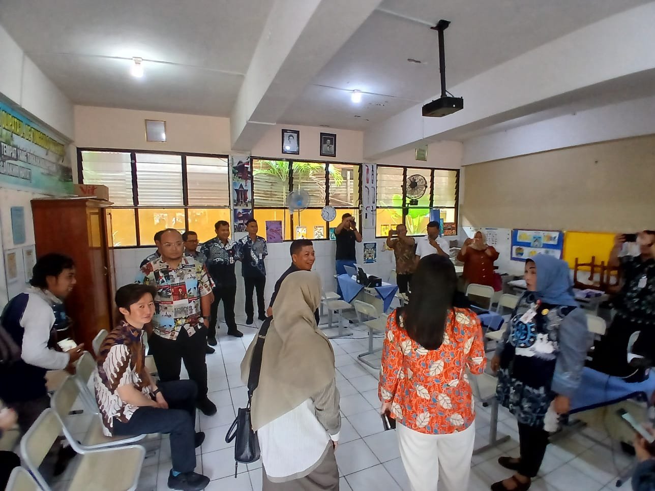Ketua Komisi D DPRD Kota Semarang, Mualim bersama anggota melakukan sidak pelaksanaan SPMB ke SD Negeri Kalibanteng Kidul 01, Kota Semarang, Jumat (12/6/2026).