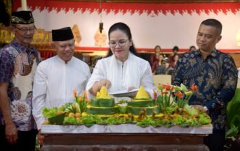 Walikota Semarang Agustina Wilujeng menghadiri Malam Tirakatan, Doa Bersama, dan Pagelaran Wayang Kulit peringatan Tahun Baru Islam 1 Muharram 1448 Hijriah di halaman Balai Kota Semarang, Senin (15/6).