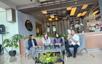 Ketua DPRD Kota Semarang, Kadarlusman saat menjadi narasumber dalam Dialog Interaktif Bersama DPRD Kota Semarang bertajuk Mengembangkan Potensi Wisata Pantai di Kota Semarang yang bertempat di Hotel Quest Plampitan Semarang