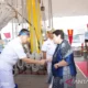 Duta Besar Republik Indonesia untuk Jepang Nurmala Kartini Sjahrir (kanan) saat menyambut kedatangan KRI Bima Suci yang berlabuh di Dejima Pier, Nagasaki, Jepang