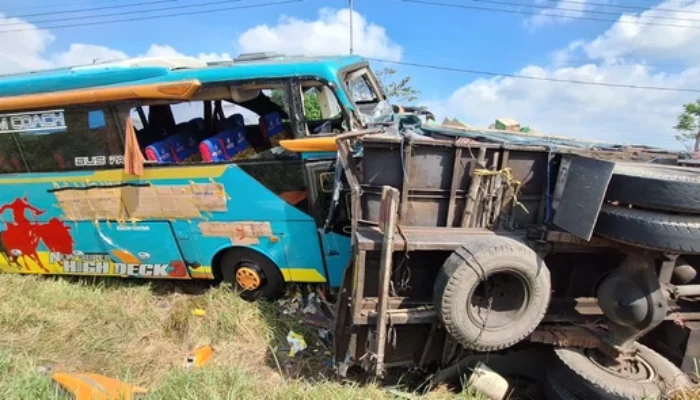 Kecelakaan Beruntun di Suramadu, Bus Hantam Motor dan Mobil di Bangkalan: Dua Orang Tewas, Lima Luka-luka