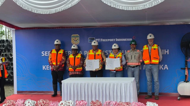 Penandatanganan Berita Acara Serah Terima (BAST) hibah pipa HDPE antara Pemerintah Kabupaten Mimika dan PT Freeport Indonesia.