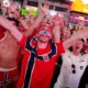 Fans Timnas Norwegia menonton laga piala dunia