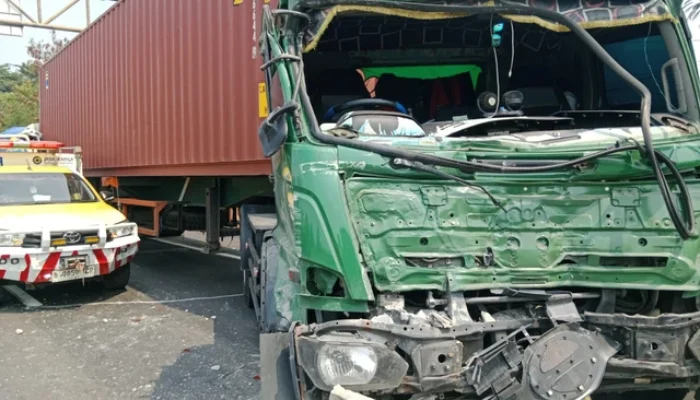 Enam Kendaraan Tabrakan Beruntun di Tol Bintara Arah Cakung, Satu Orang Tewas