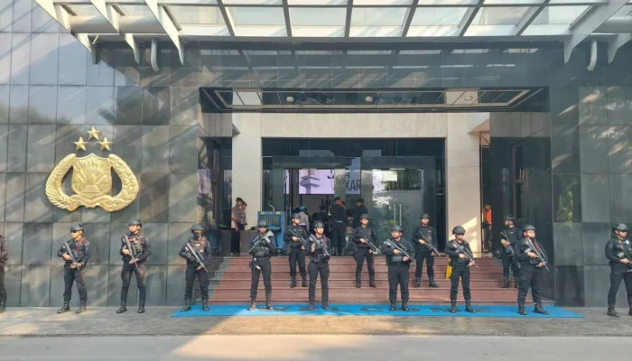 Jelang Konferensi Pers di Polda Metro, Pengamanan Diperketat Kerahkan Personel Brimob Bersenjata Laras Panjang