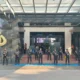 Puluhan personel Brimob berjaga di depan gedung Promoter Polda Metro Jaya.