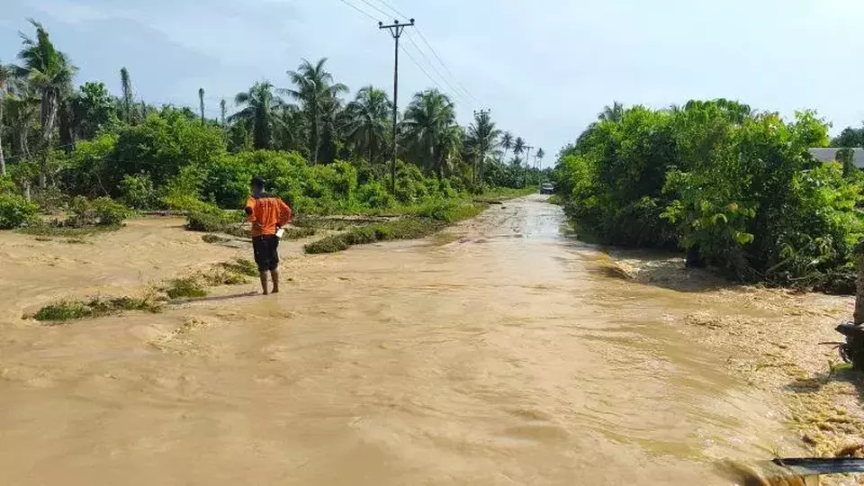 Akibat diguyur hujan deras memicu banjir di dua kecamatan di Kabupaten Parigi Moutong, Sulawesi Tengah