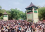 Tradisi Sebar Apem Yaa Qowiyyu Di Klaten Disambut Meriah, Warisan Ki Ageng Gribig