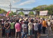 TNI AL Hentikan Sementara Latihan Tembak, Demo Peluru Nyasar di Pasuruan Berakhir