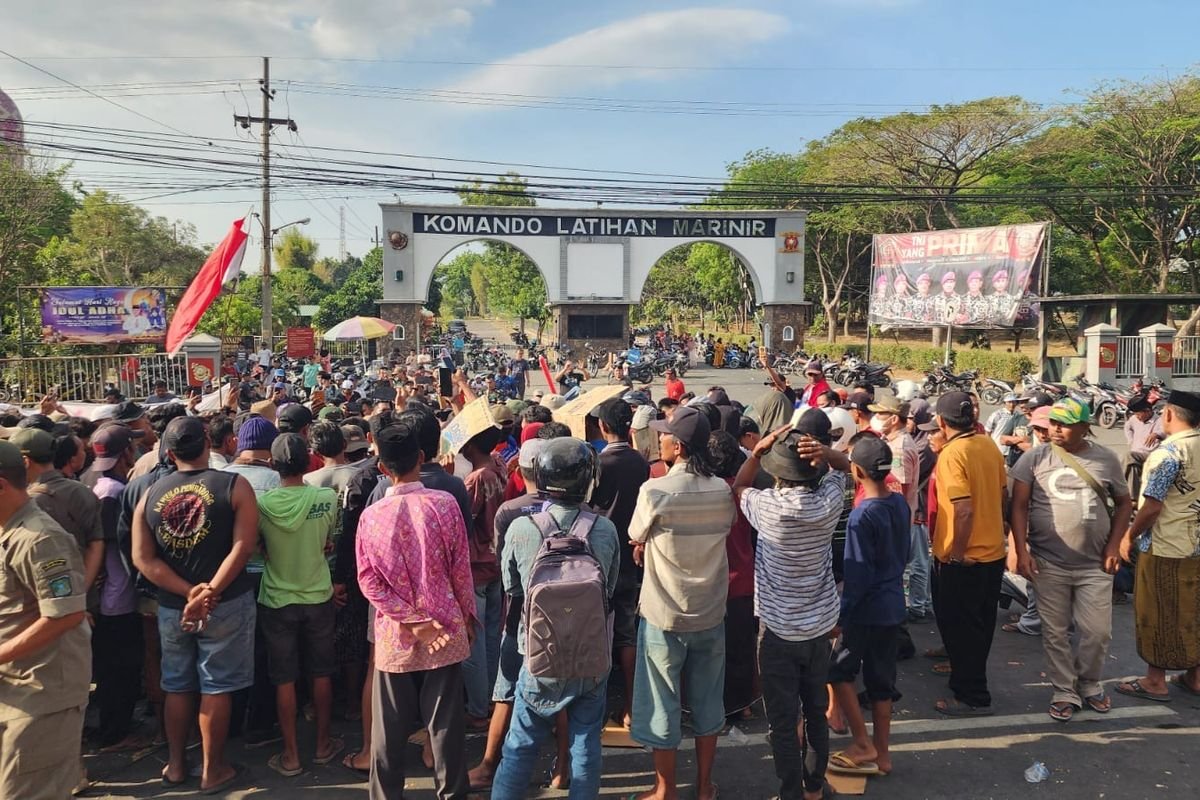 Aksi demonstrasi warga Desa Alastlogo, Kecamatan Lekok, Kabupaten Pasuruan, Jawa Timur berakhir