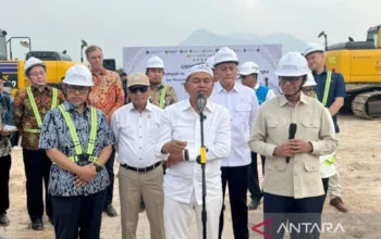 Wakil Menteri ESDM Yuliot Tanjung kungan kerja di Legok Nangka
