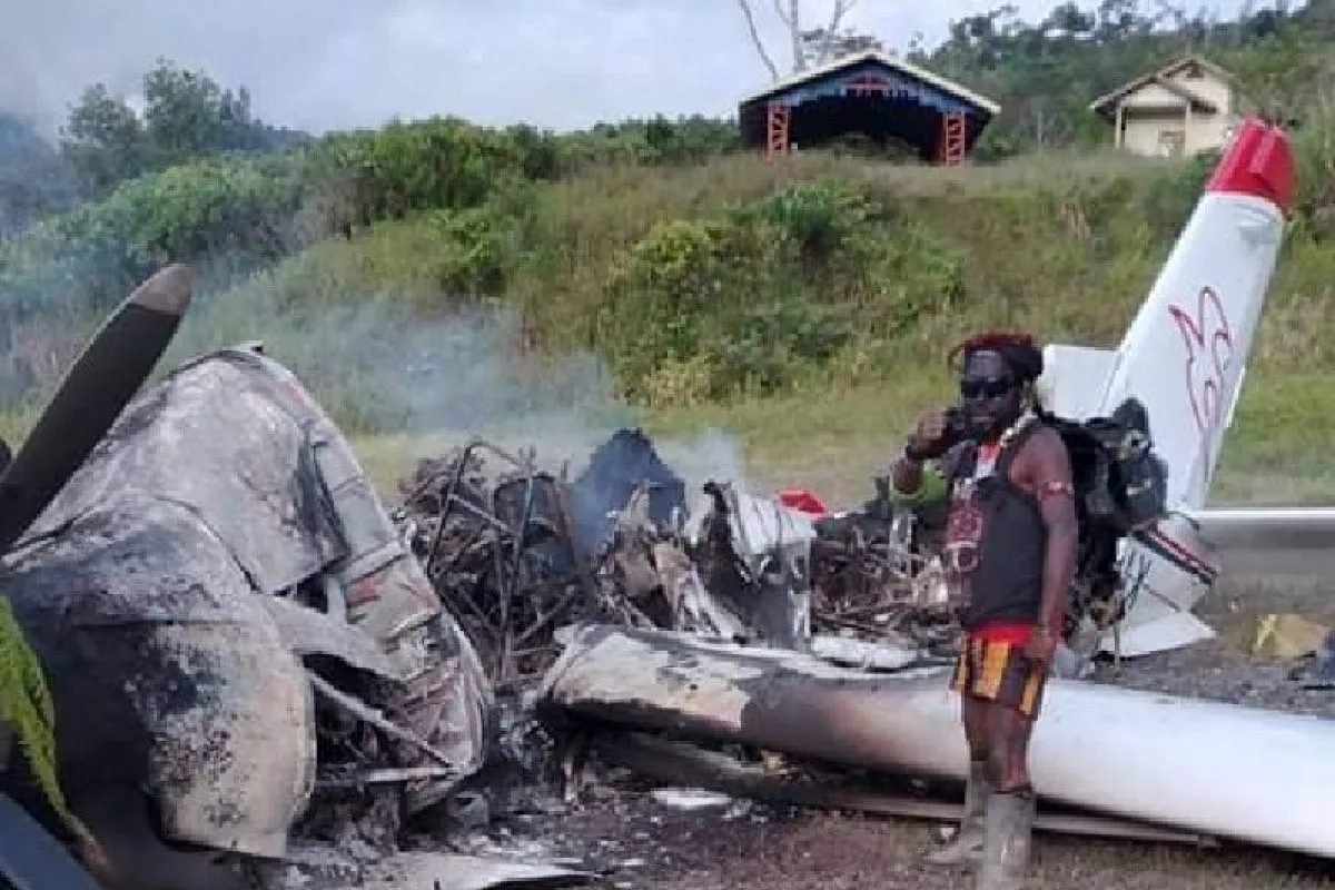 Pesawat milik Mission Aviation Fellowship (MAF) yang dibakar KKB pimpinan Sabinus Waker di kampung Pagamba, Intan Jaya.
