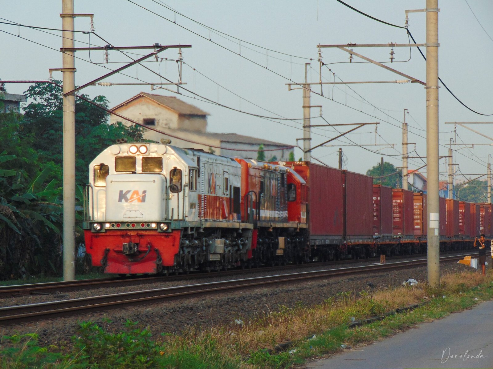 kereta barang petikemas