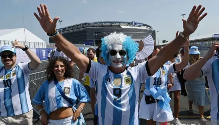 Kekalahan Argentina dari Spanyol, “Dikuliti” Rooney dan Hart