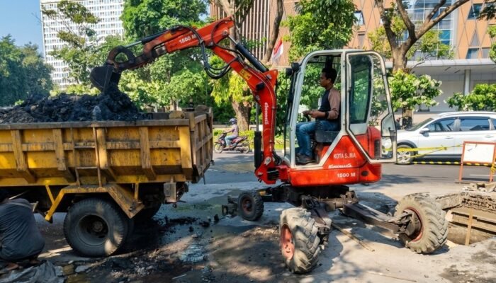Antisipasi Genangan di Simpang Lima, Walikota Agustina Intensifkan Pembersihan Drainase