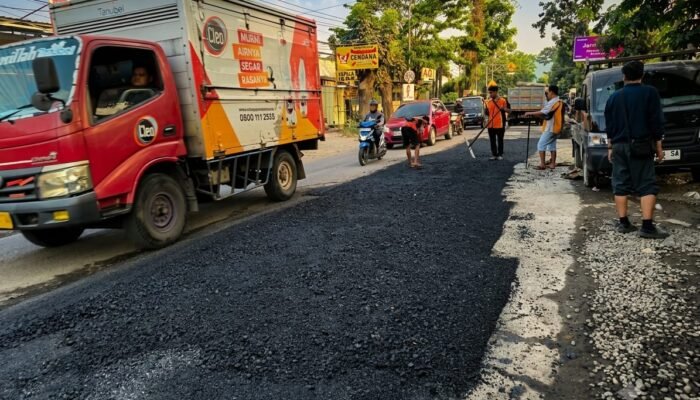 Respons Keluhan Warga, Wali Kota Agustina Pastikan Perbaikan Jalan Kalipancur Tertangani