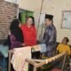 Walikota Semarang, Agustina Wilujeng berbincang dengan warga saat tinjauan lapangan di Kelurahan Mangkang Kulon dan Mangkang Wetan.