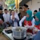 Walikota Semarang, Agustina Wilujeng mencoba langsung mempraktikkan pembuatan jajanan tradisional Ndas Maling bersama warga Genuk.