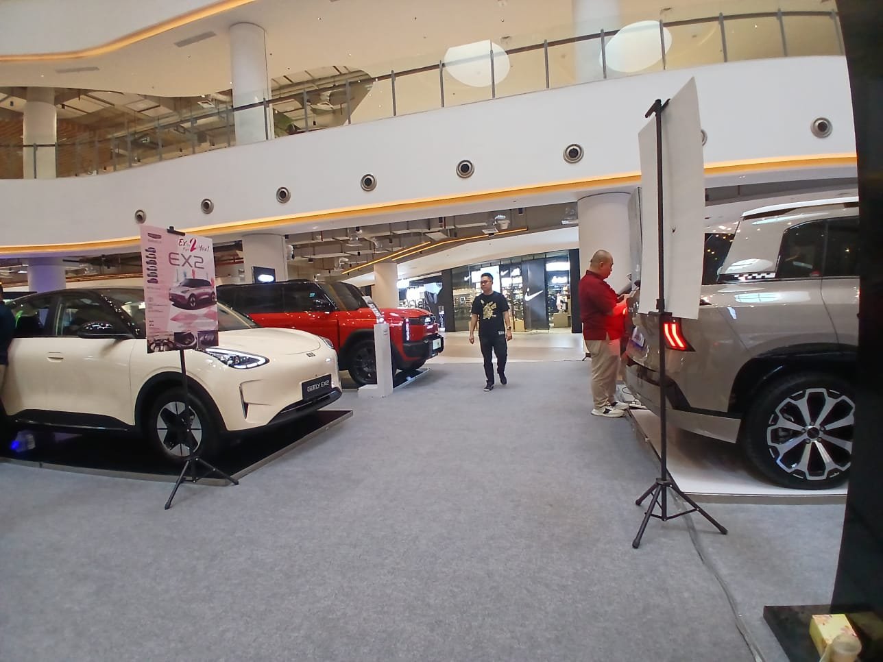 Puluhan kendaraan terbaru dari berbagai brand nasional yang dipajang di event Pameran otomotif Semarang Auto Show berlangsung di main Atrium 23 Semarang Shopping Center