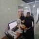 Ketua Komisi D DPRD Kota Semarang, Mualim saat berbincang dengan para buruh di pabrik Advan di Kawasan Industri Candi (KIC) Semarang
