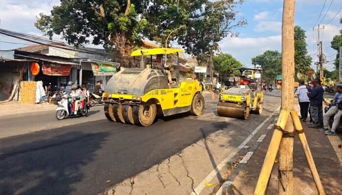 Respons Aduan Warga, Pemkot Semarang Kebut  Perbaikan Jalan