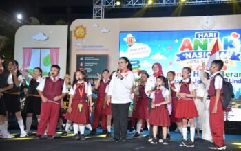 Walikota Semarang, Agustina Wilujeng menghadiri peringatan Hari Anak Nasional (HAN) yang Ke-42 tingkat kota Semarang di halaman balaikota.