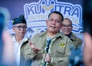 Wakil Menteri Usaha Mikro, Kecil, Menengah (UMKM) Helvi Moraza (tengah) menghadiri pembukaan Kumitra Jambore 2026 di Bandung