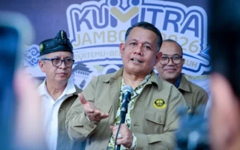 Wakil Menteri Usaha Mikro, Kecil, Menengah (UMKM) Helvi Moraza (tengah) menghadiri pembukaan Kumitra Jambore 2026 di Bandung