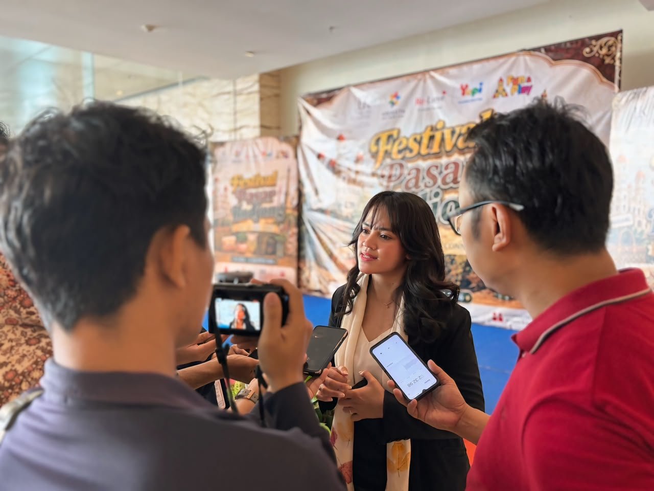 General Manager Louis Kine Pemuda, Meyditha Puspita Kenaka, saat diwawancara awak media.