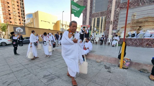 Jemaah haji berangkat ke padang arafah