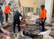 Pasca Gempa 7,7 Magnitudo, Turis di Laboan Baju Luka Tertimpa Runtuhan Bangunan Hotel