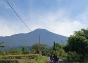 Pendaki Jatuh ke Kawah Gunung Slamet Saat Selfie, Belum Dievakuasi