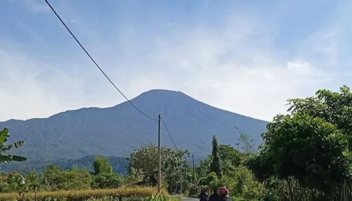 Pendaki Jatuh ke Kawah Gunung Slamet Saat Selfie, Belum Dievakuasi