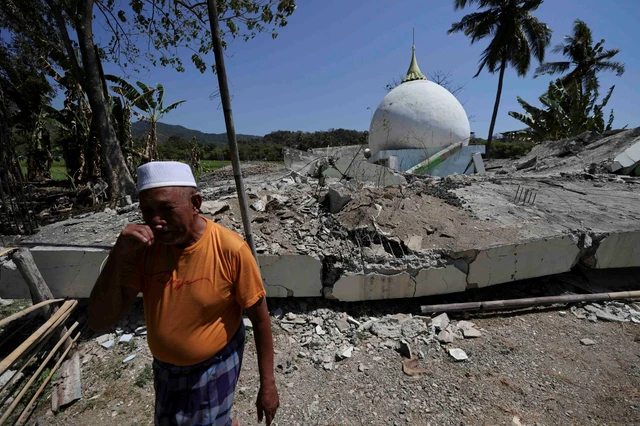 masjid yang roboh akibat gempa di Desa Salamah, Reok, Kabupaten Manggarai, Nusa Tenggara Timur,