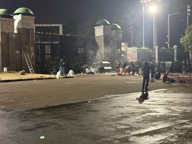 uasana di depan Gerbang DPR/MPR RI setelah pembubaran massa penyampaian aspirasi.