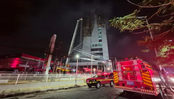 Kebakaran Gedung Bapenda DKI Jakarta terjadi di lantai 11-16, Satu Pekerja Dievakuasi Damkar