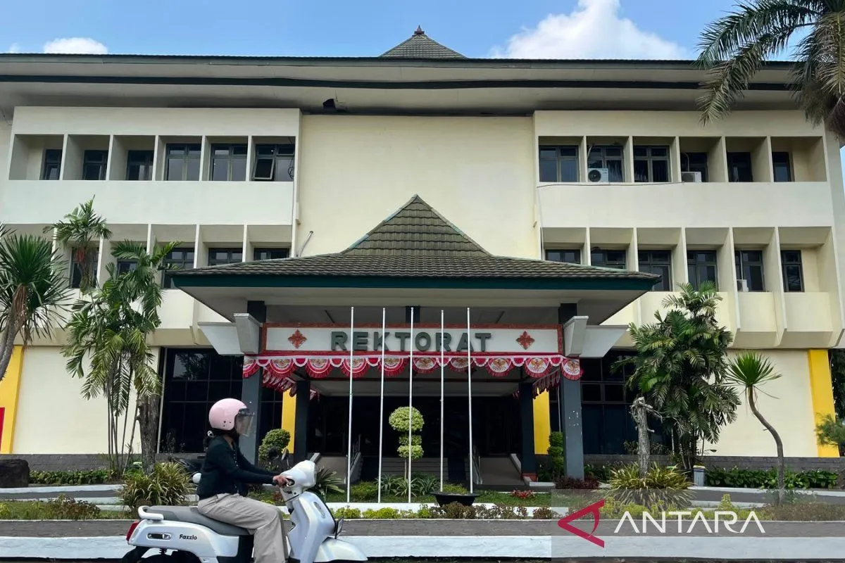 Suasana gedung Rektorat Universitas Jenderal Soedirman (Unsoed) Purwokerto, Kabupaten Banyumas, Jawa Tengah