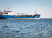 Pantai Oman Tercemar Tumpahan Minyak Tanker Rusia