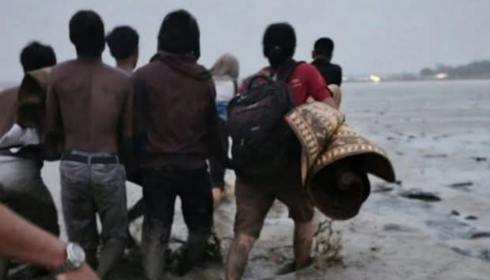 Lawan Rasa Takut, Aksi Heroik Bidan Desa Langkat Diterjang Ombak Selamatkan Pasien