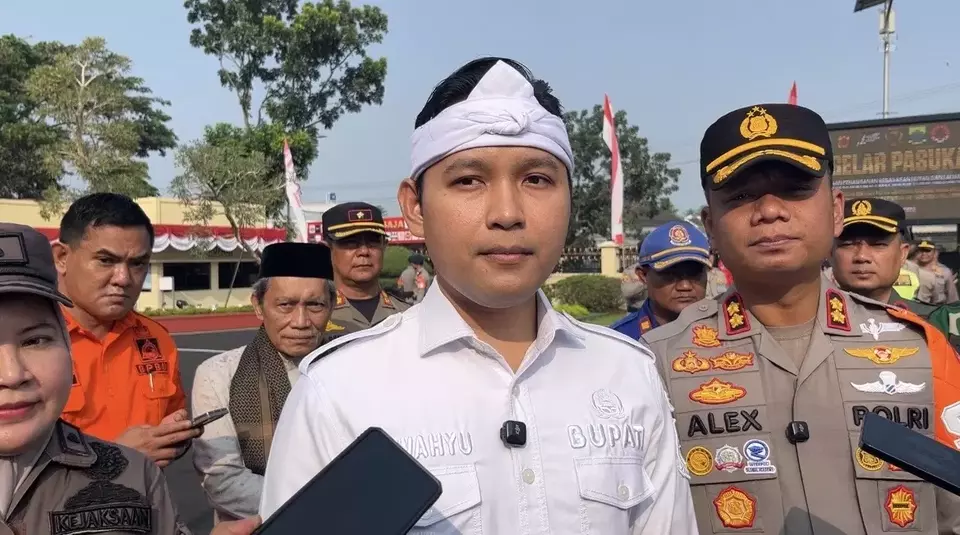 Bupati Cianjur Wahyu Ferdian didampingi Kapolres Cianjur AKBP Akhmad Alexander Yuriko Hadi
