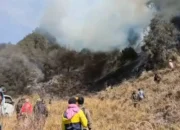 Kebakaran yang melanda kawasan Savana Gunung Bromo, Jawa Timur, merembet hingga Bukit Dingklik di wilayah Kabupaten Pasuruan