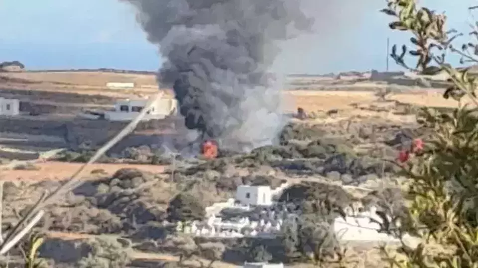 Helikopter sewaan jatuh dan meledak di Pulau Sifnos, Yunani,
