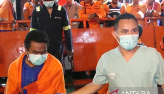Satu Korban Insiden Kebakaran KMP Mutiara Sentosa 2 Dievakuasi Nelayan Ambunten